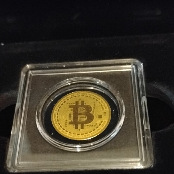 1/1000th oz. Gold Bitcoin Collectible w/Case - Picture 2 of 4